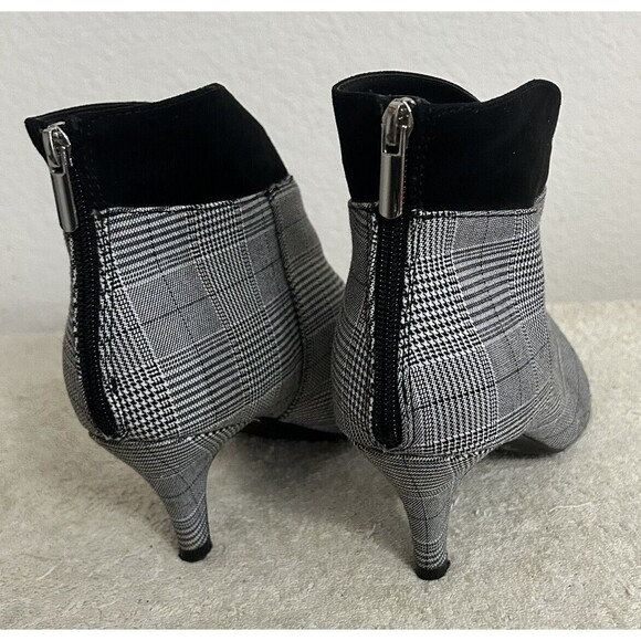 Comfort Women's Ankle Boot Size 9W Pointed Toe Back Zipper Black, White and Gray - Picture 3 of 13